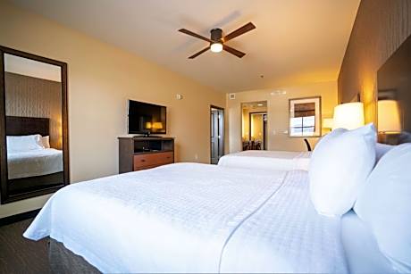 One-Bedroom Queen Suite with Two Queen Beds - Non-Smoking