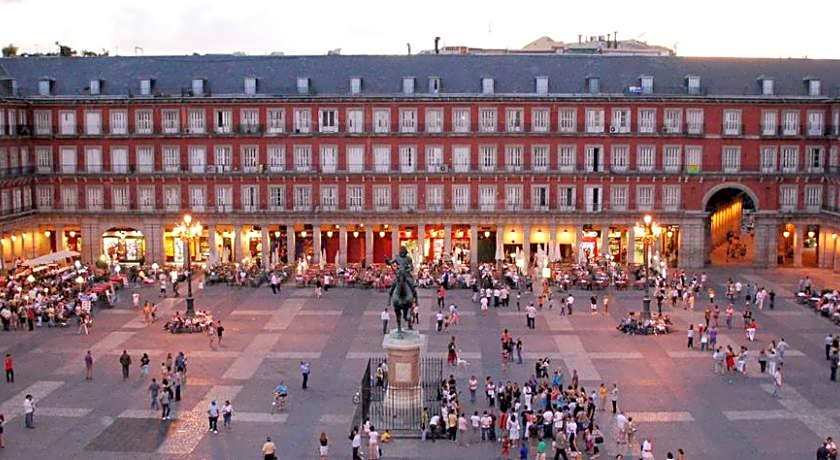 GRAN VIA VALVERDE Apartaments & ROOMS PARKING