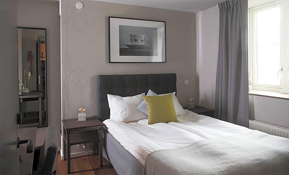 Photo 1 of 4 of Double Room