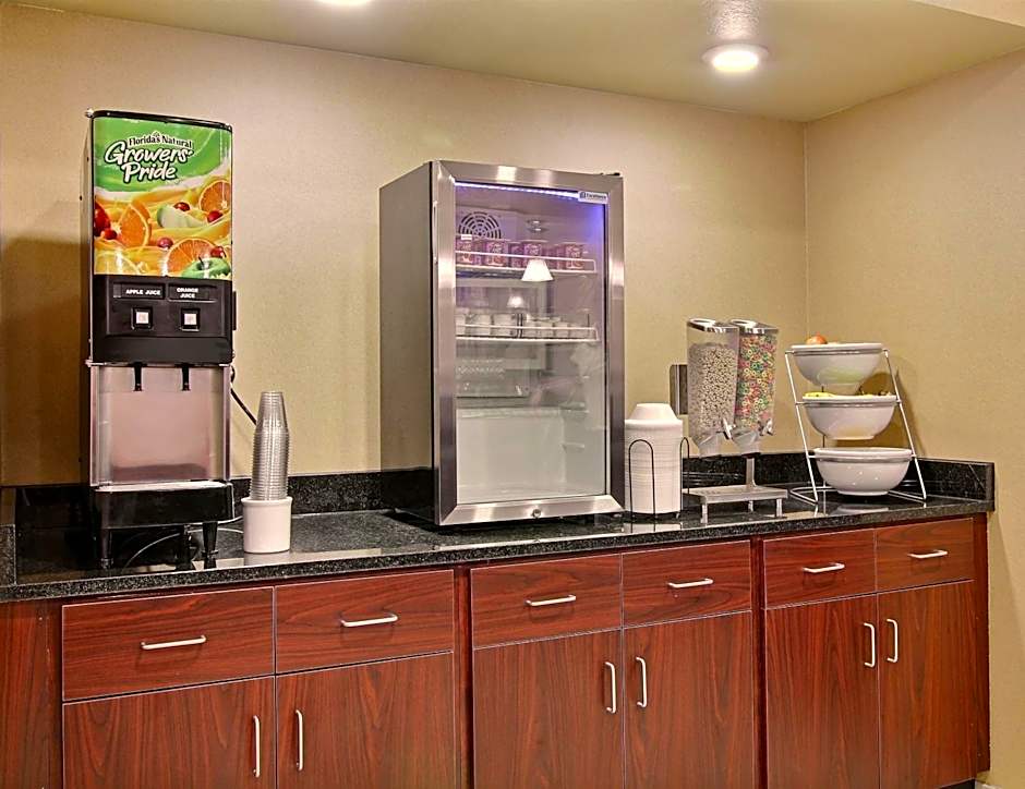 Cobblestone Inn & Suites - Linton