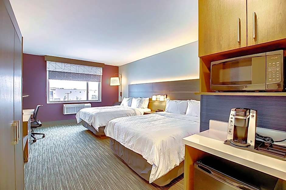 Holiday Inn Express and Suites Calgary Airport Trail NE By IHG