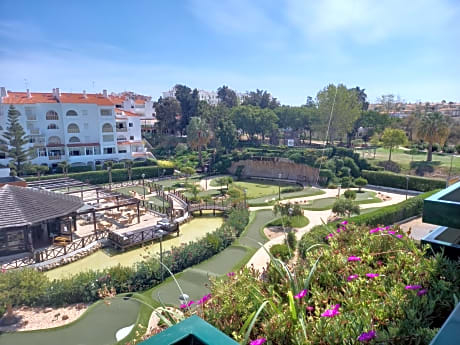 POOL VIEW ONE BEDROOM 4