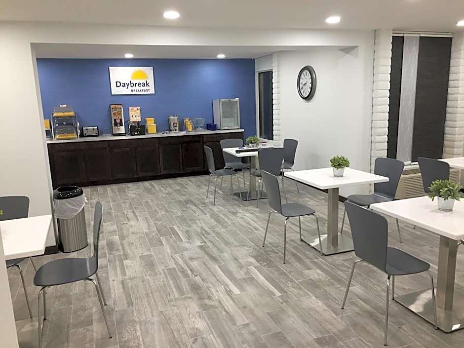 Days Inn & Suites by Wyndham Cincinnati North