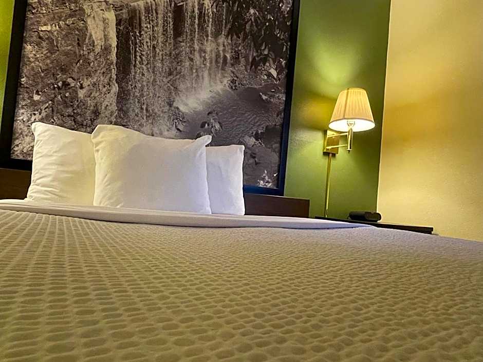 Super 8 by Wyndham Colby