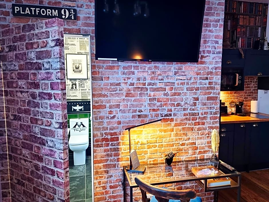 Ricky Road Guest House - Premium