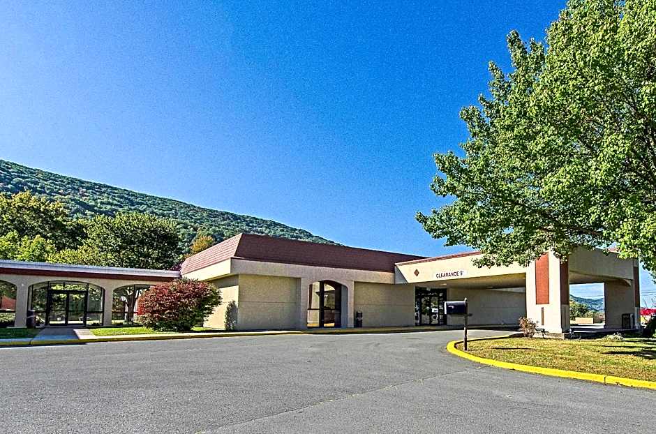 Econo Lodge Inn & Suites Norton - Wise South