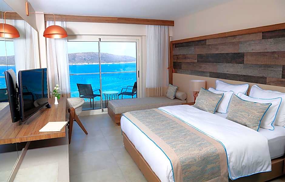 Photo 1 of 6 of Superior, Sea View