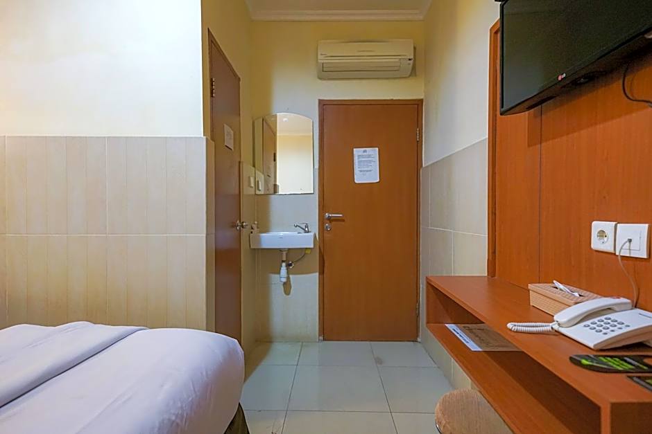 Urbanview Hotel 58 Bintaro by RedDoorz