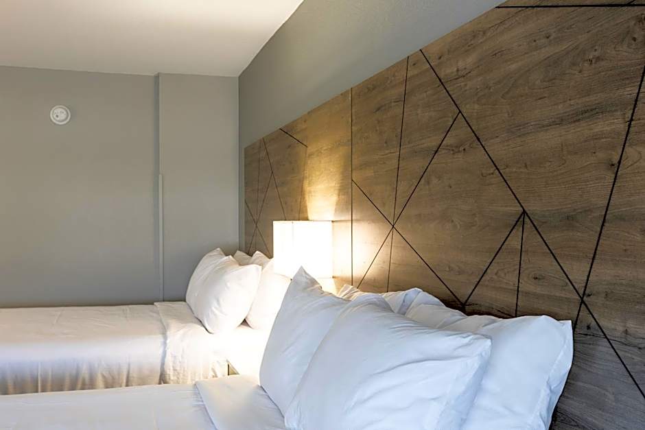 Rodeway Inn & Suites