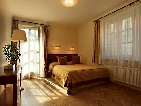 Apartment (4 Adults)
