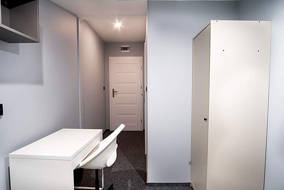 Prywatny pokój z prywatną łazienką - Senatorska 36