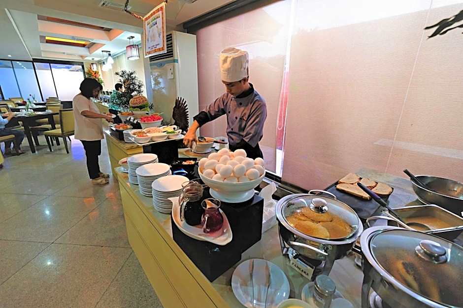 Pinnacle Hotel And Suites