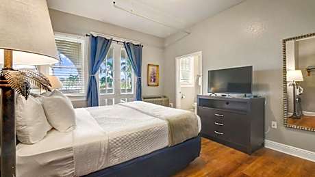 King Room with Garden View