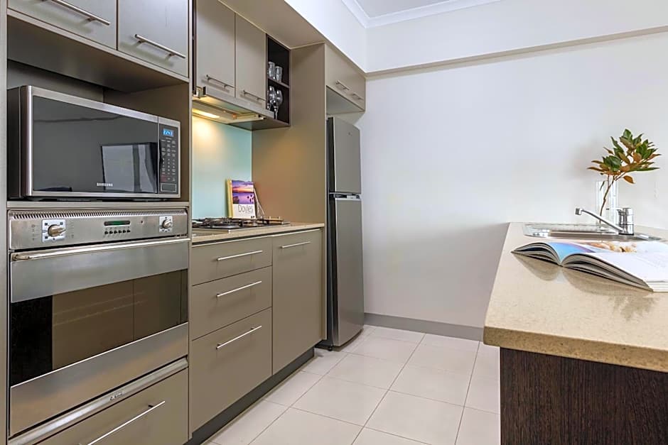 Oaks Brisbane River City Suites