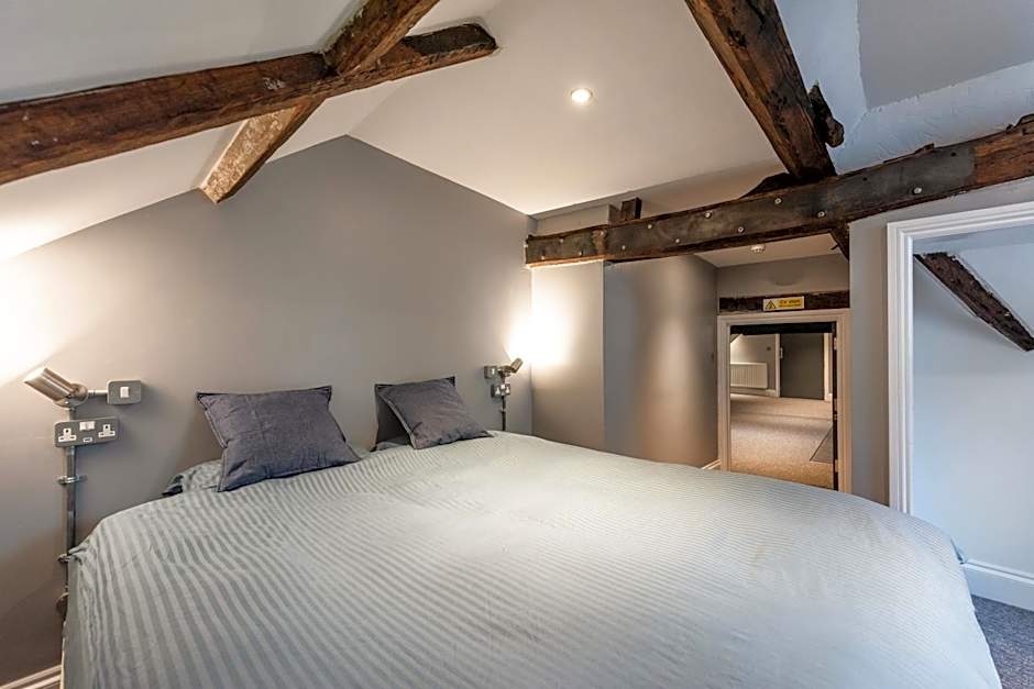 The Full Moon Backpackers