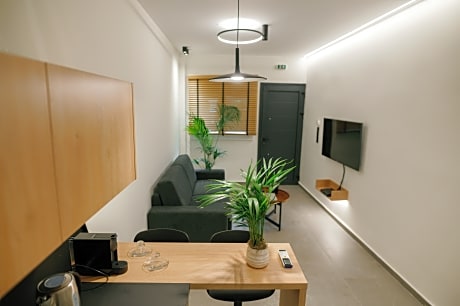 31 Doors 2 Bedrooms 2 Bathrooms (up to 4)