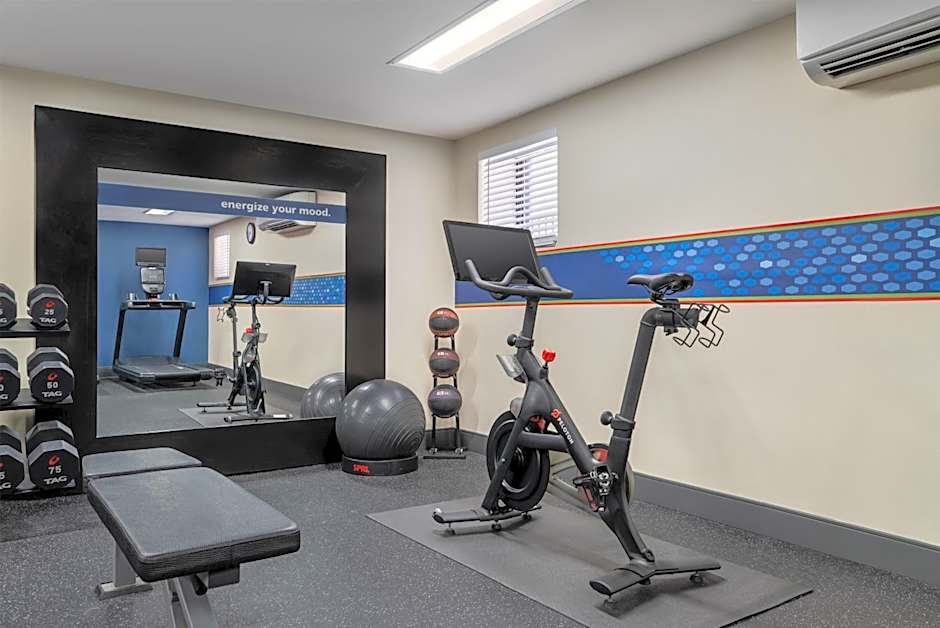 Hampton Inn & Suites Rockville Centre