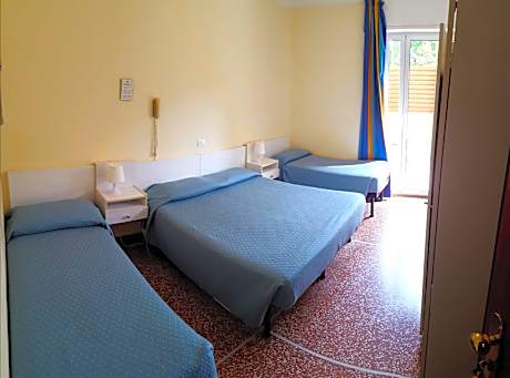 Quadruple Room with Private Bathroom