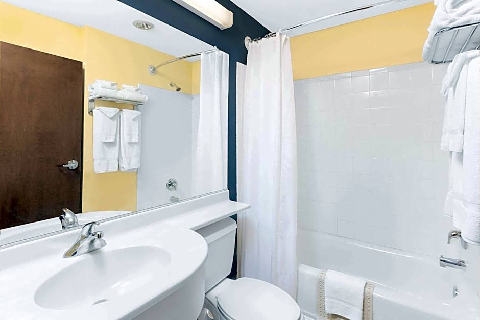 Microtel Inn & Suites by Wyndham Kearney