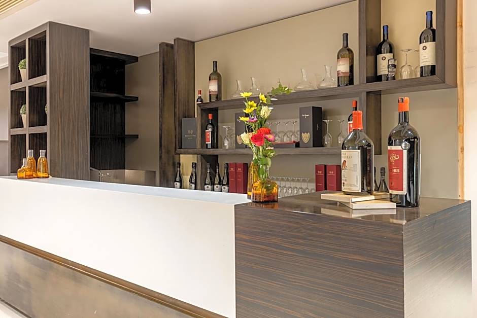 Wall Art Hotel & Residence