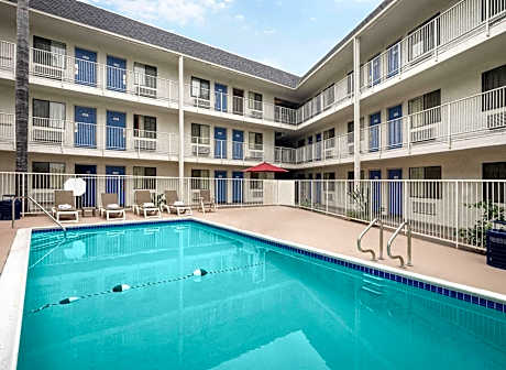 Motel 6-Buena Park, CA - Knotts Berry Farm - Disneyland