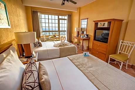 Suite with Two Double Beds - Non-Smoking