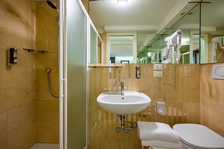 Leone Hotel