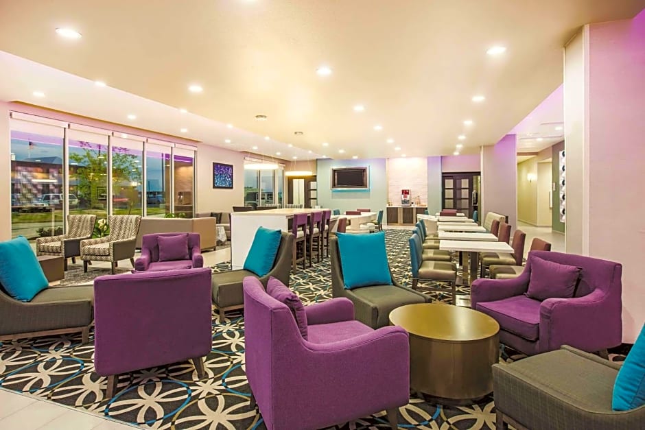 La Quinta Inn & Suites by Wyndham Dallas Plano - The Colony