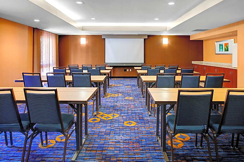 Courtyard by Marriott Cleveland Airport South