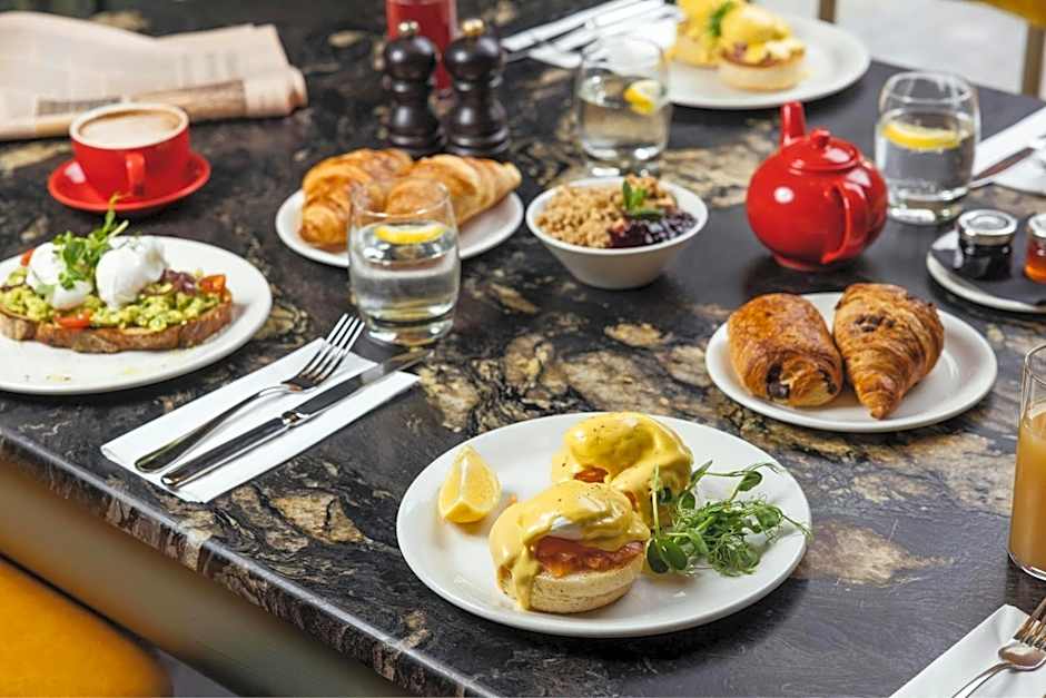 Montcalm East, Autograph Collection