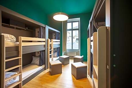 Bed in 8-Bed Mixed Dormitory Room