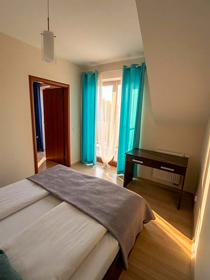 Sztutowo Lazurowy Dwór - Apartamenty oraz Pokoje z Parkingiem