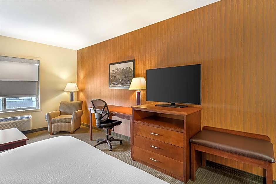 Best Western Plus Service Inn & Suites