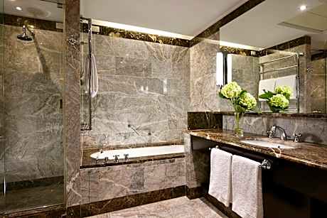 Suite Double with Sofa Bed with View