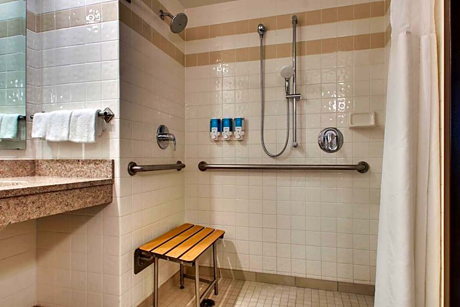 Drury Inn and Suites Bowling Green