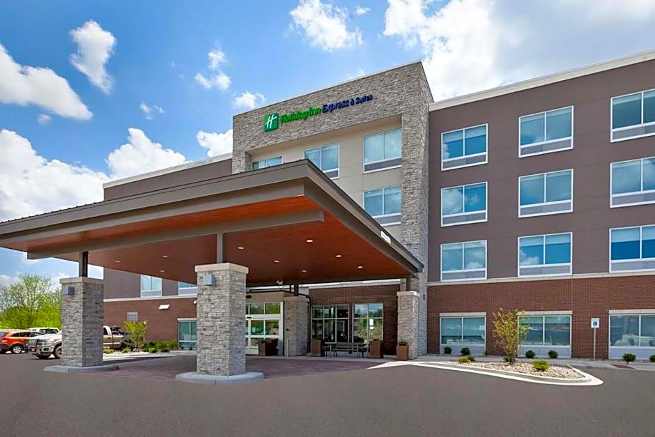 Holiday Inn Express and Suites Grand Rapids Airport- South By IHG