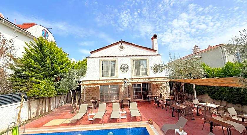 Rebetiko Hotel                                                             