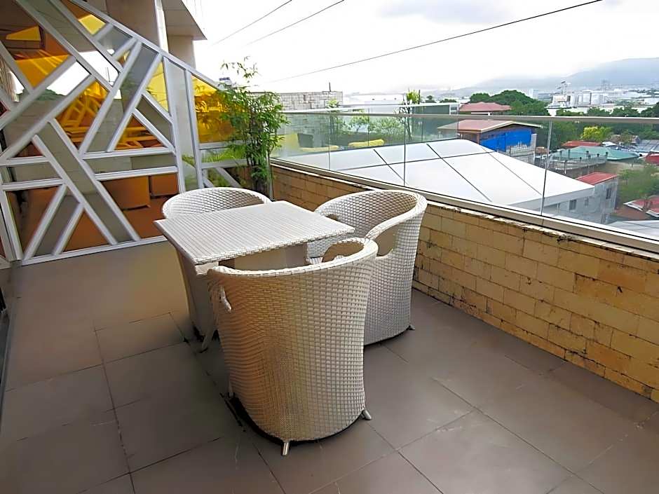 Goldberry Suites & Hotel Mactan