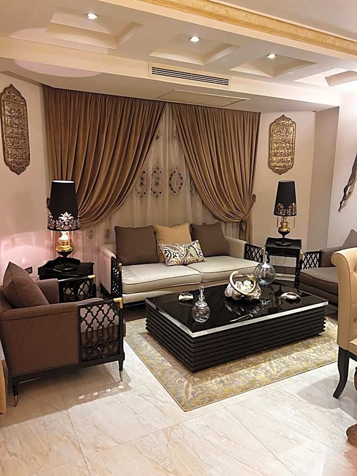 Super luxury flat near airport شقة سكنية قمة الفخامة والاتساع بقرب المولات التجارية و المطار