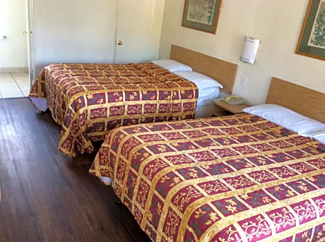 Queen Room with Two Queen Beds - Non Smoking