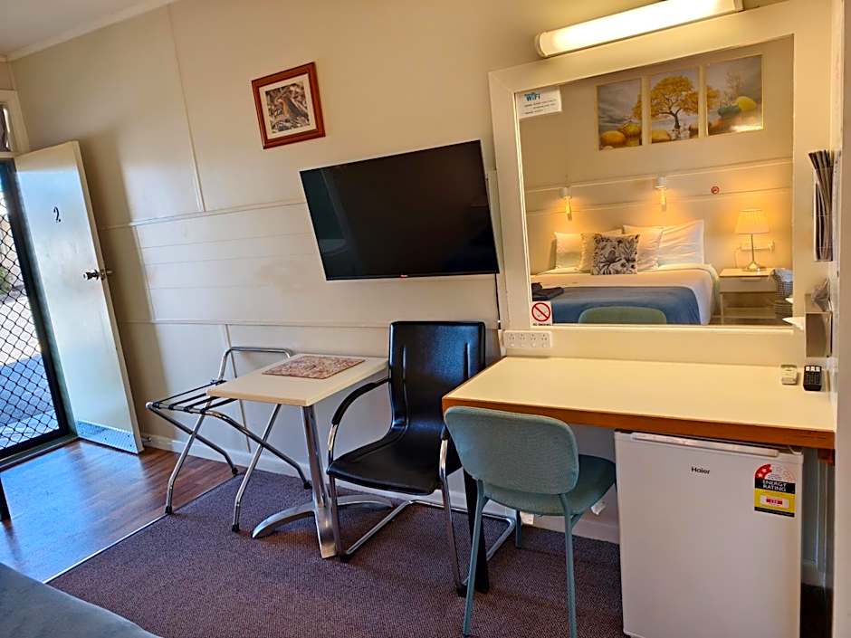 Donald Riverside Motel