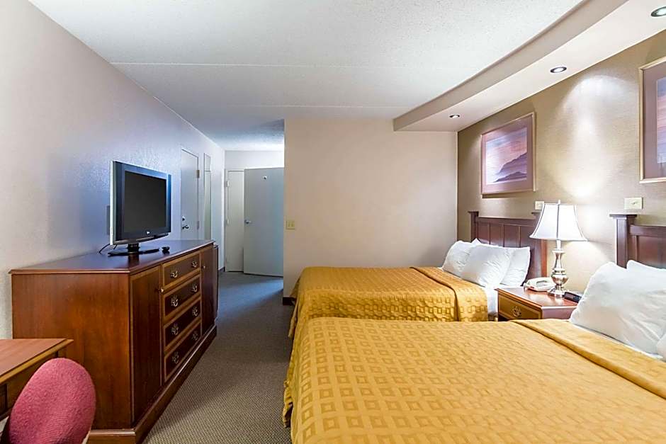 Plaza Inn & Suites