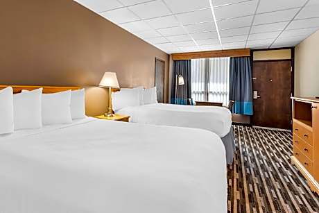 Suite - 4 Single Beds, Nonsmoking, Two Bedrooms, Ground Floor, Exterior Entrance