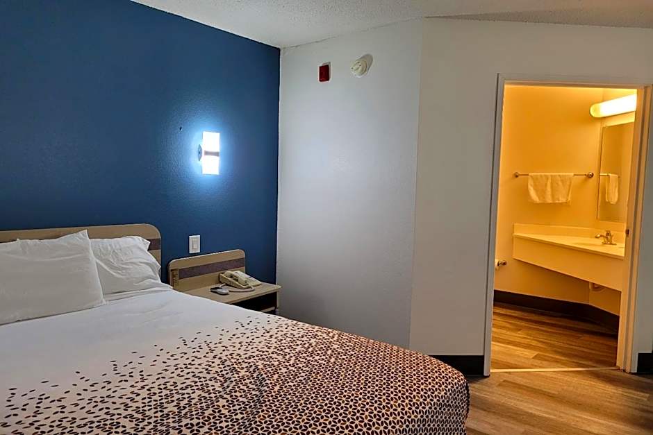 Modern Stay 39 Lakeview By OYO Minonk