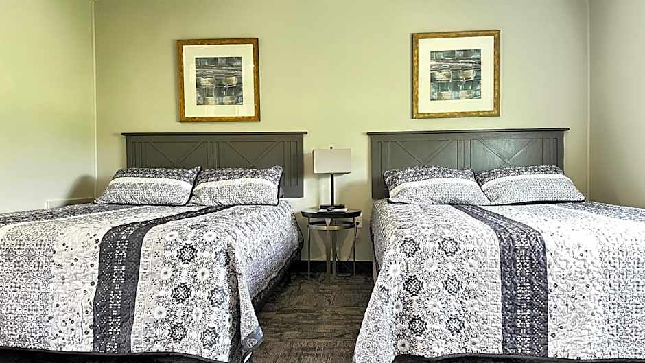 Colonial Valley Motel