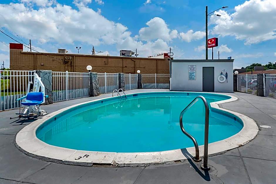 Econo Lodge Oxford near Choccolocco Park