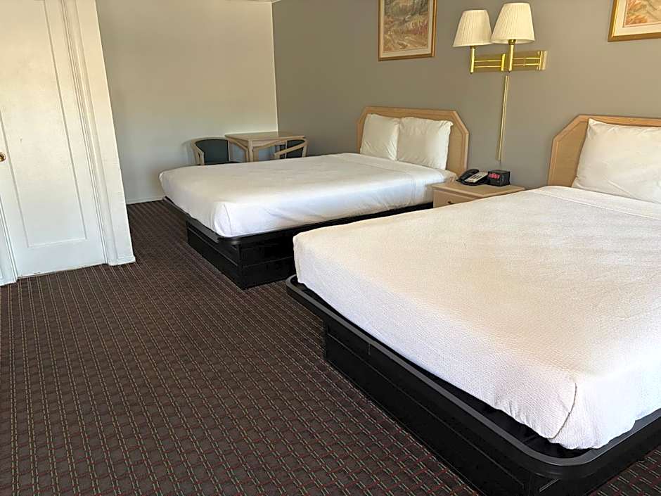 Lark Motel Willits