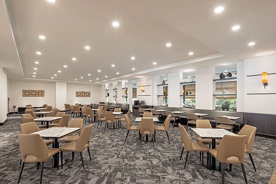 Lakeshore Hotel Metropolis