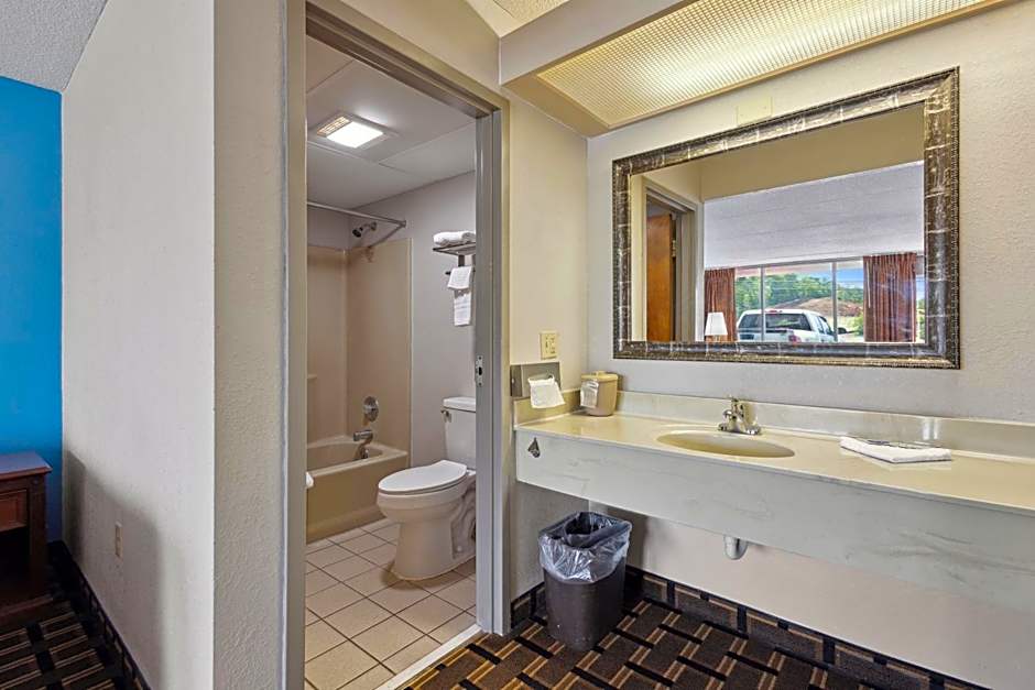 Relax inn by OYO Greeneville Near Hwy US-321