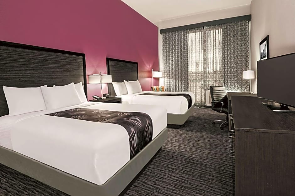 La Quinta Inn & Suites by Wyndham Dallas Grand Prairie North